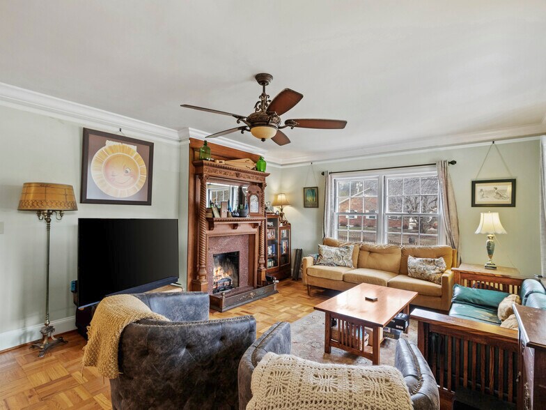 More Photos Of 506 W Main St, Burnsville Freestanding For Sale