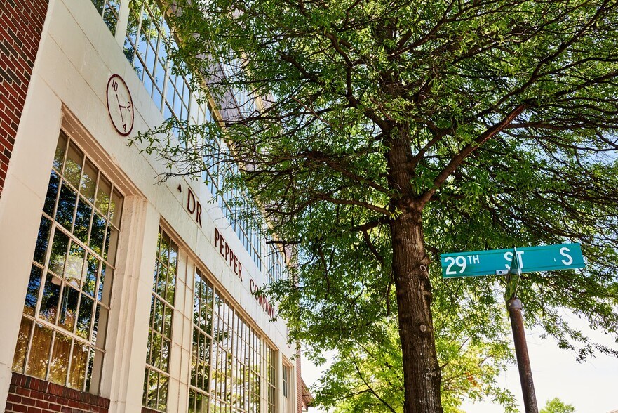 More Photos Of 2829 2nd Ave S, Birmingham General Retail For Lease