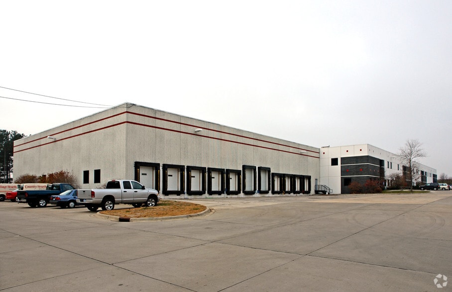 More Photos Of 7433-7447 4th St N, Oakdale Light Manufacturing For Lease