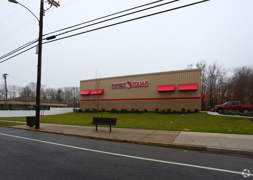 More Photos Of 14 S West Blvd, Newfield Freestanding For Sale