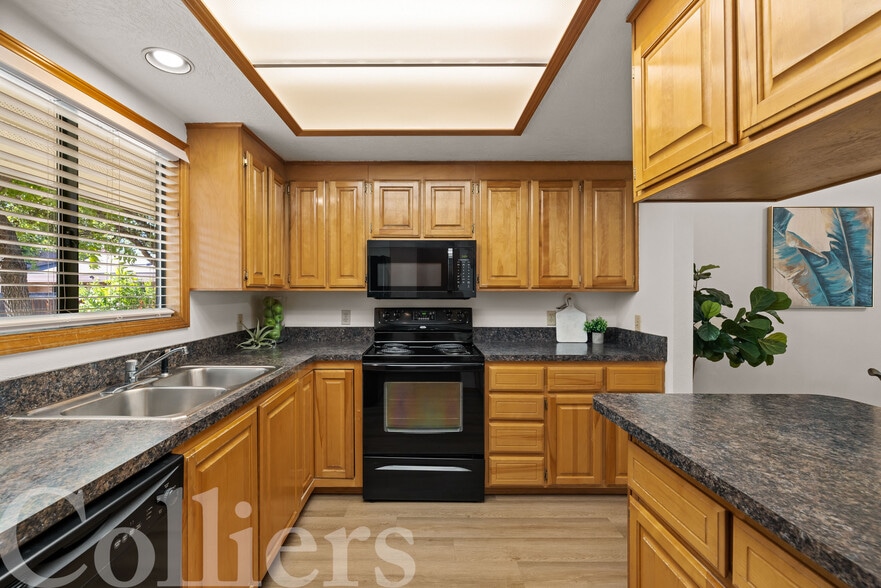 More Photos Of 2208-2220 S Gekeler Ln, Boise Apartments For Sale