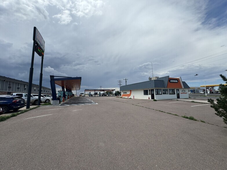 More Photos Of 290 Main St, Limon Restaurant For Lease