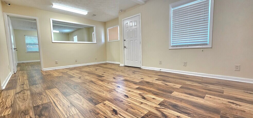 More Photos Of 3223 Shallowford Rd, Atlanta Office For Lease
