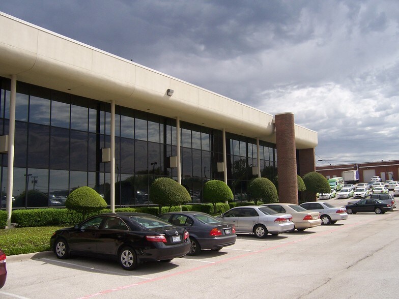 More Photos Of 14140 Midway Rd, Farmers Branch Office For Lease