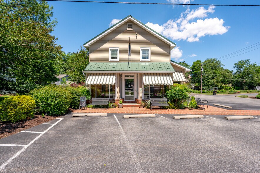 More Photos Of 7 W Belle St, Ridgely Storefront For Sale