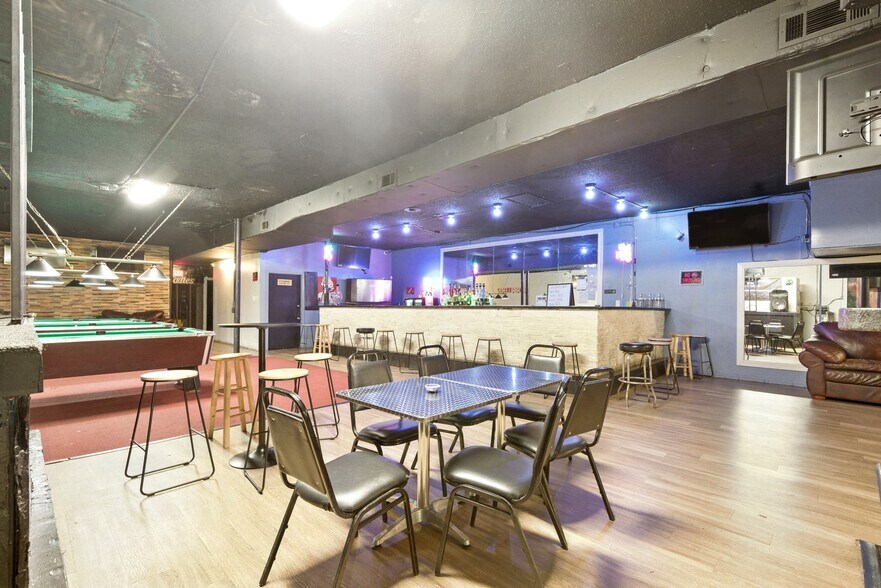 More Photos Of 8604 Jensen Dr, Houston Bar For Sale