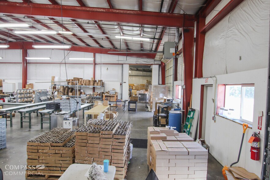 More Photos Of 62980 Boyd Acres Rd, Bend Warehouse For Lease