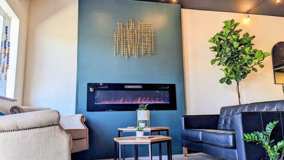 More Photos Of 237 SE G St, Grants Pass Storefront Retail Office For Sale