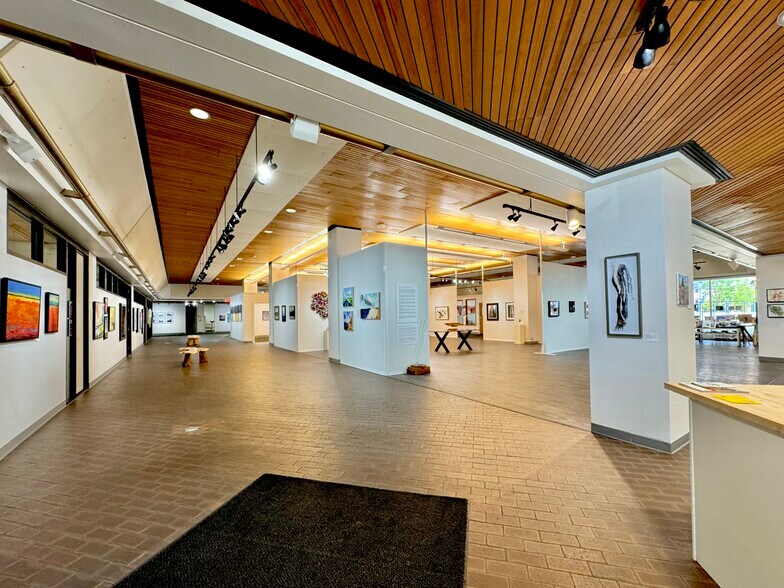 More Photos Of 100 N Queen St, Lancaster Office For Sale