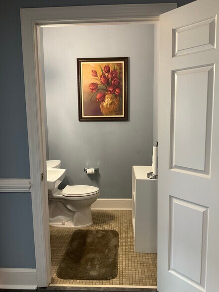 More Photos Of 1345 Garner Ln, Columbia Office For Sale