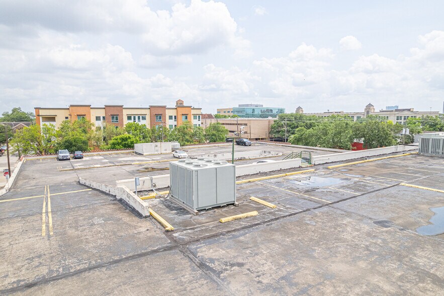 More Photos Of 3333 Fannin St, Houston Office For Sale