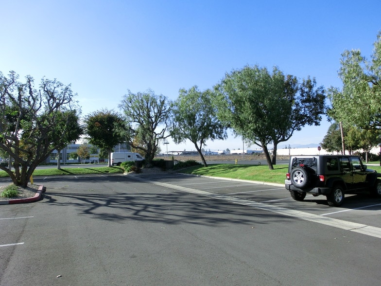 More Photos Of 1609 S Grove Ave, Ontario Warehouse For Lease