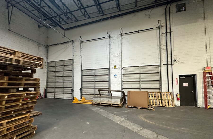 More Photos Of 540 Jimmy Deloach Pky, Savannah Warehouse For Lease