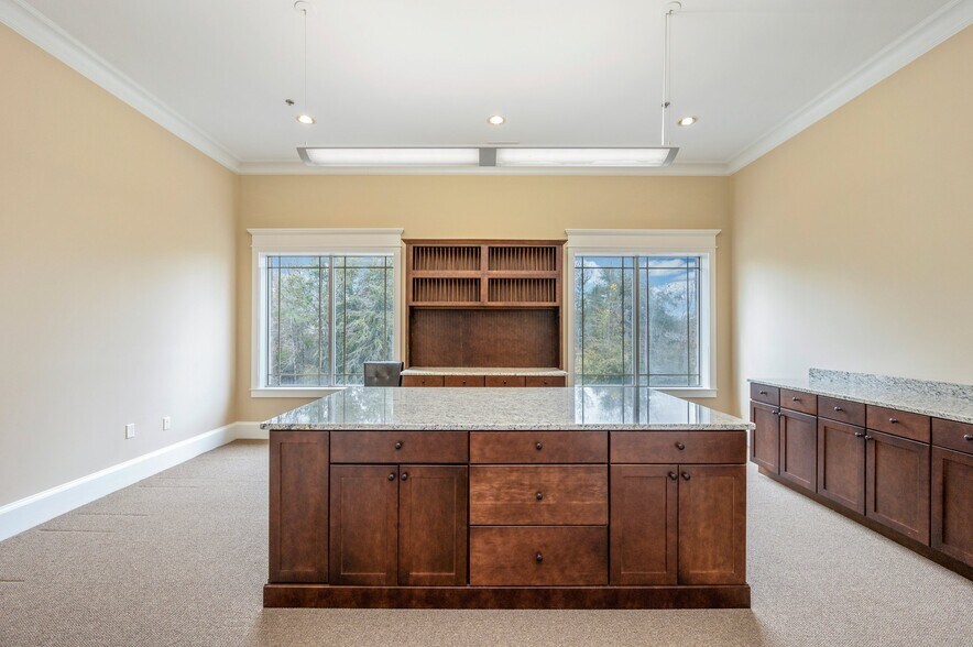 More Photos Of 3201 Heritage Plantation Blvd, Laurel Hill Office For Sale