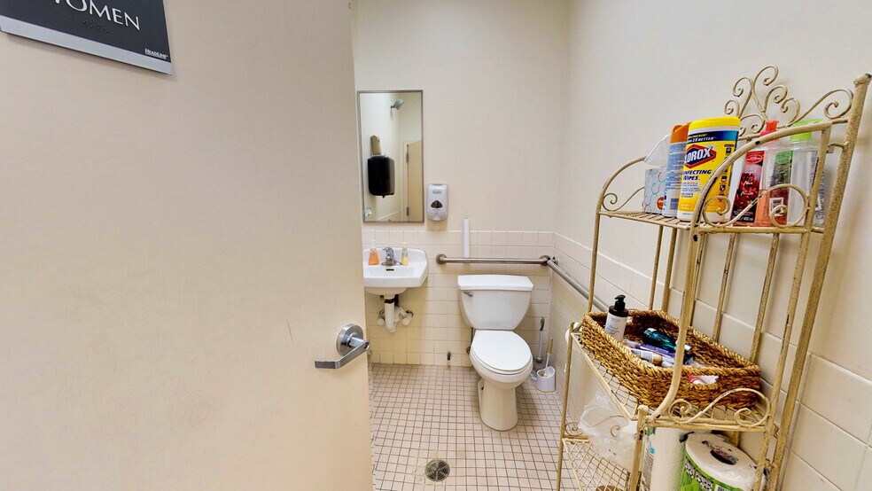 More Photos Of 150 Kendall Point Dr, Oswego Manufacturing For Lease