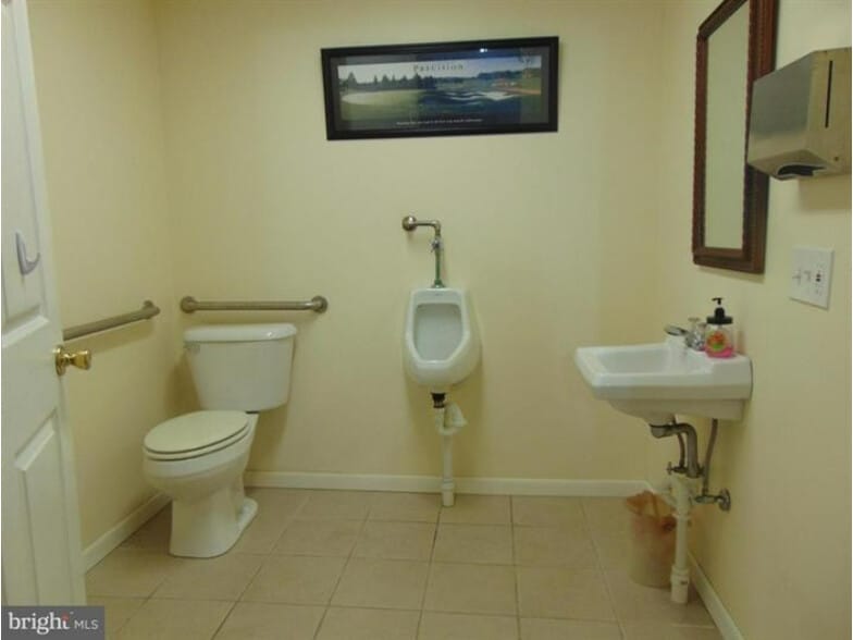 More Photos Of 300 Centre St, Ashland Flex For Sale