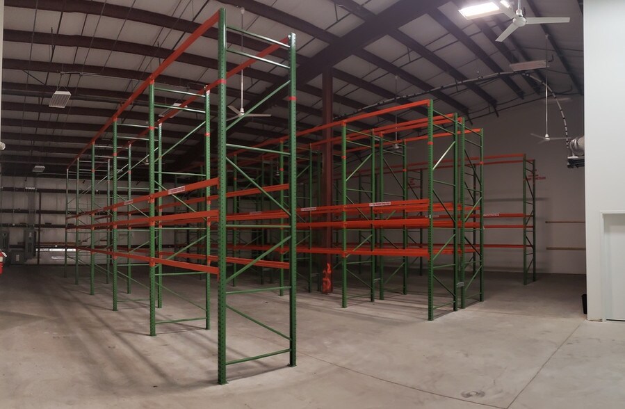 More Photos Of 547 Long Point Rd, Mount Pleasant Flex For Lease