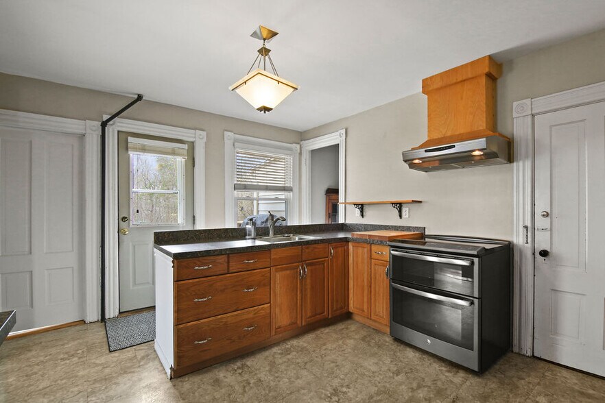 More Photos Of 18 Elm St, Rocky Hill Office Residential For Sale