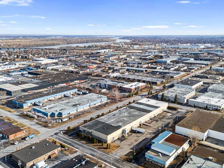 More Photos Of 2140-2150 Rue De La Province, Longueuil Manufacturing For Sale