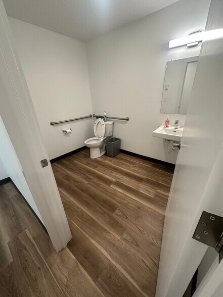 More Photos Of 28 S Orleans Rd, Orleans Bank For Sale