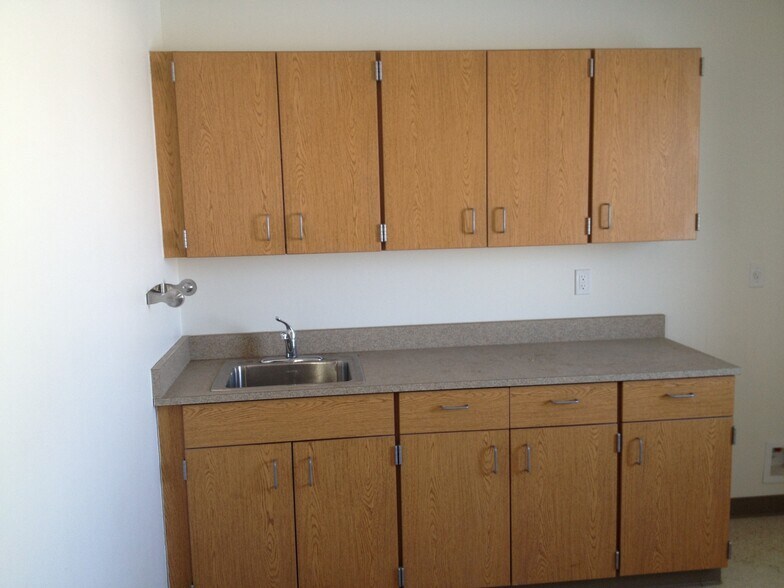 More Photos Of 409 5th St SE, Tioga Warehouse For Sale