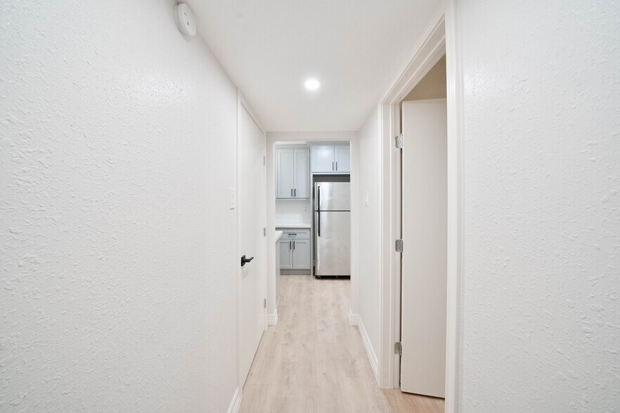 More Photos Of 2703 Mason St, Houston Apartments For Sale
