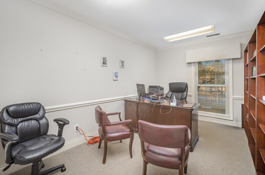 More Photos Of 4523 Park Rd, Charlotte Office For Sale