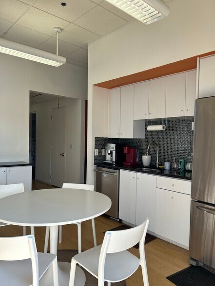 More Photos Of 1860 N Avenida Republica De Cuba, Tampa Office For Sale