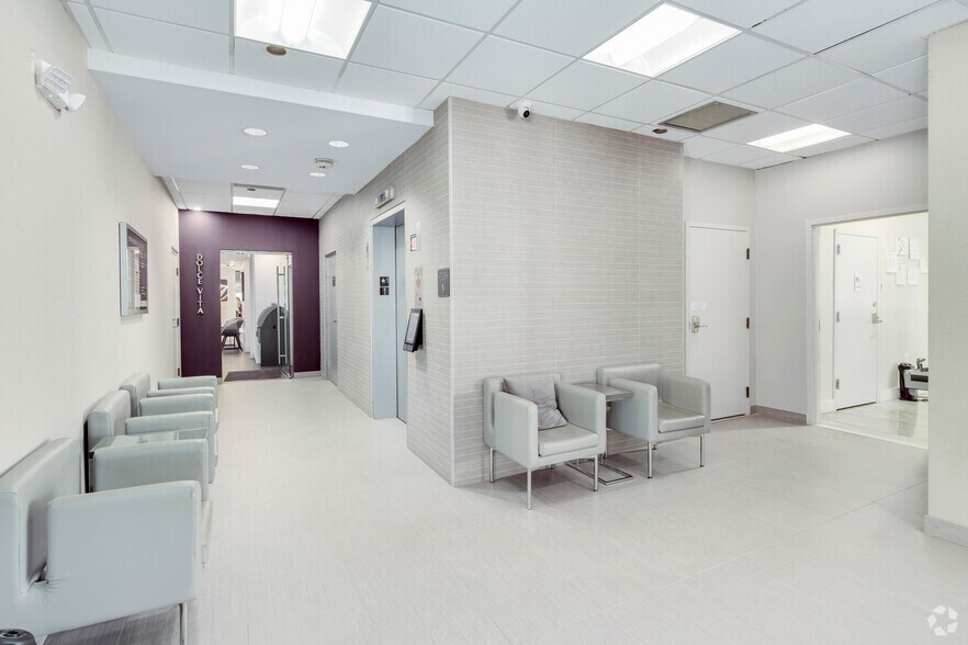 More Photos Of 6829 Elm St, McLean Medical For Lease