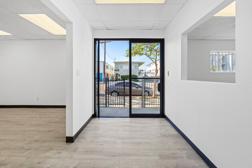 More Photos Of 916 N Wilmington Blvd, Wilmington Warehouse For Sale