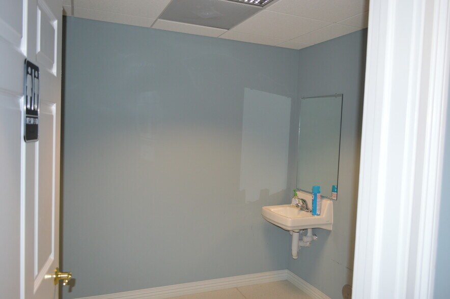 More Photos Of 66 N Main St, Sellersville Medical For Lease