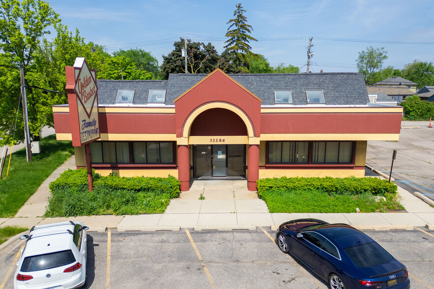 Primary Photo Of 32302 Woodward Ave, Royal Oak Freestanding For Lease