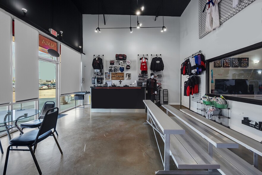 More Photos Of 11715 Spring Cypress Rd, Tomball Storefront For Lease