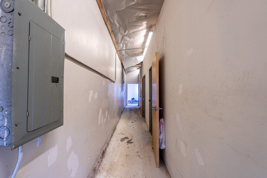 More Photos Of 5261-5265 E Washington Blvd, Commerce Warehouse For Sale