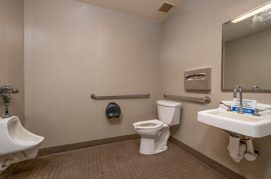 More Photos Of 705 W High Ave, New Philadelphia Drugstore For Lease