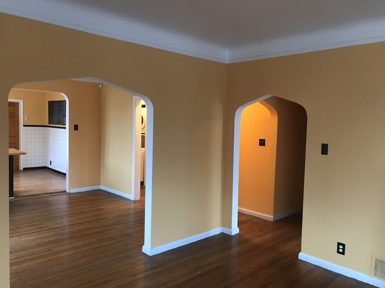 More Photos Of 2460 Florian St, Hamtramck Office For Sale