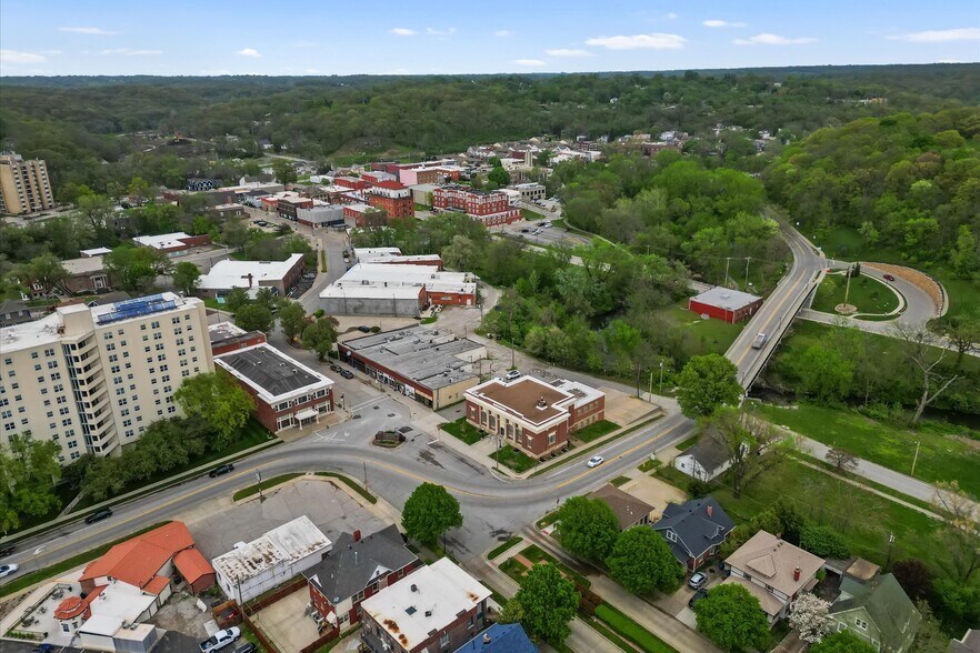 More Photos Of 453-463 S Thompson Ave, Excelsior Springs Storefront Retail Office For Sale