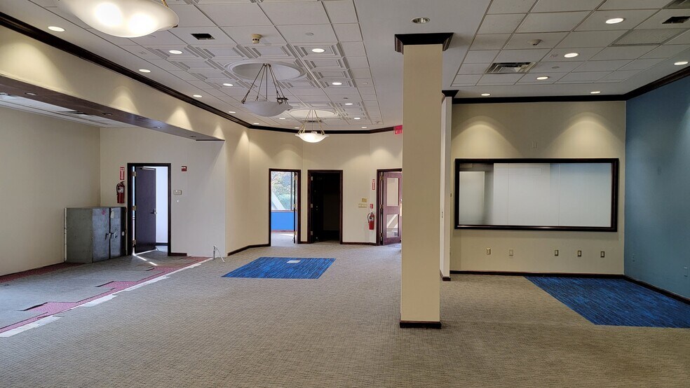 More Photos Of 5020 Route 9W, Newburgh Storefront Retail Office For Lease