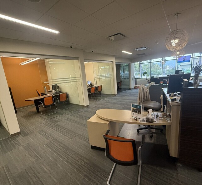 More Photos Of 678 Bernard Av, Kelowna Office For Sale