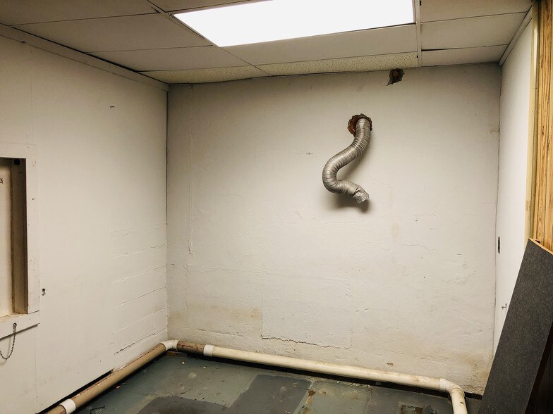 More Photos Of 120-122 W Broadway St, New Lexington Office For Lease