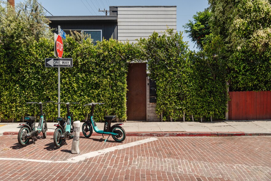 More Photos Of 40 18th Ave, Venice Apartments For Sale