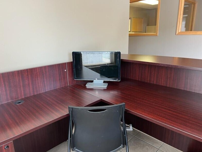 More Photos Of 3990 W Walton Blvd, Waterford Medical For Lease