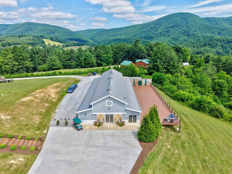 More Photos Of 639 Wagon Wheel Rd, Elk Creek Lodge Meeting Hall For Sale