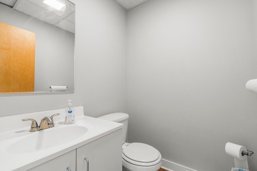 More Photos Of 151 Meadow St, Branford Storefront Retail Office For Lease