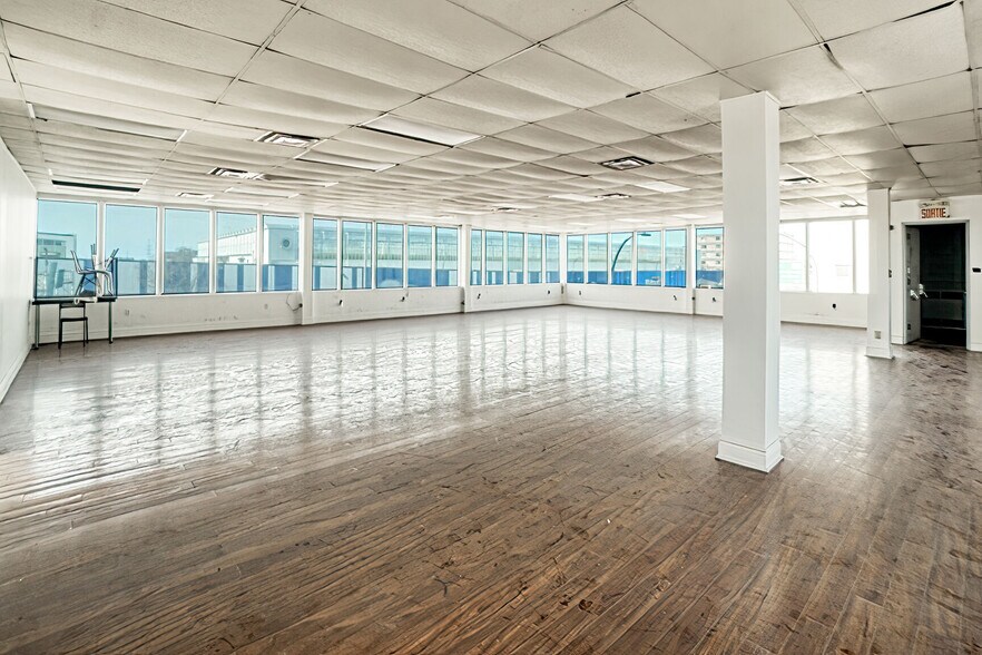 More Photos Of 750-760 Boul Crémazie O, Montréal Office For Sale