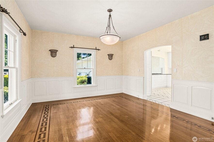 More Photos Of 1026 Alder St, Centralia Office Residential For Sale