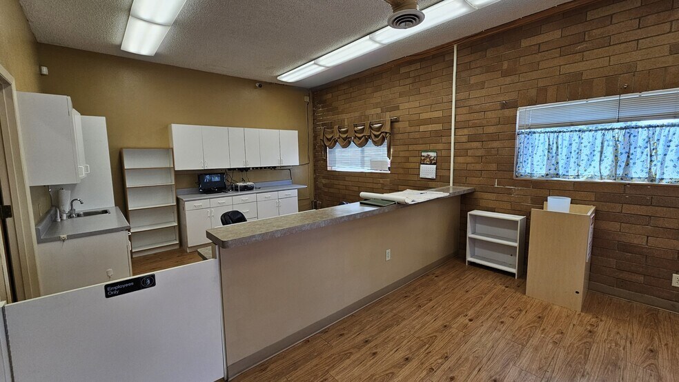 More Photos Of 940 14th Ave, Longview Office For Lease