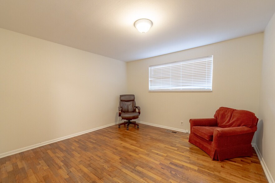 More Photos Of 20318 19th Ave NE, Shoreline Specialty For Sale