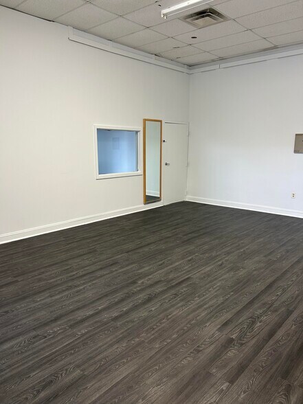 More Photos Of 496 S Pleasantburg Dr, Greenville Storefront Retail Office For Lease