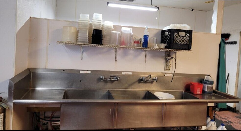 More Photos Of 1703 Oak St, Canton General Retail For Sale